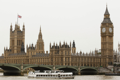 英下院副議長に男性への性的暴行容疑、「ぬれぎぬ」主張