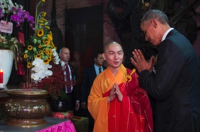 オバマ米大統領、越ホーチミン市訪問で寺院参詣