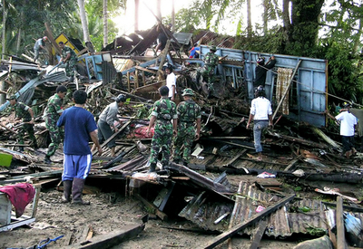 土砂崩れで少なくとも40人死亡 - インドネシア
