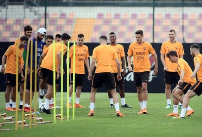 ローマ選手「フォルツァ（頑張れ）」、重傷のリバプールファンを激励