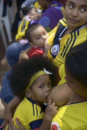コロンビアで集団授乳イベント
