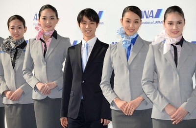 ANA制服一新、羽生選手が笑顔で紹介