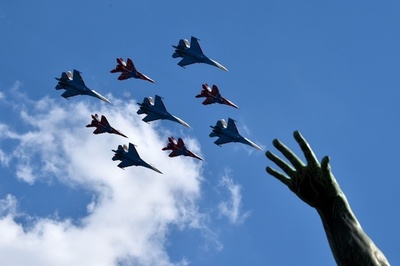 モスクワで戦勝記念日パレードのリハーサル