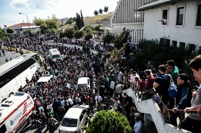 トルコで移民船沈没、22人死亡 警察が陸路越境を阻止