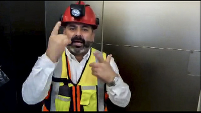  「踏ん張れ！」 チリ落盤事故の生存者、タイ洞窟の少年らに激励メッセージ