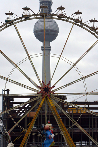 遊具に宙づりの客14人、高額の救助費用請求される ドイツ