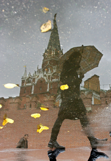 モスクワの夏は、「冷たいシャワー」とともにやってくる