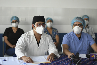 「奮闘する医師」