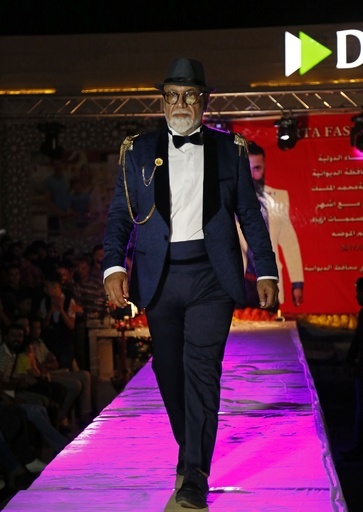 バグダッドのモールでメンズファッションショー開催