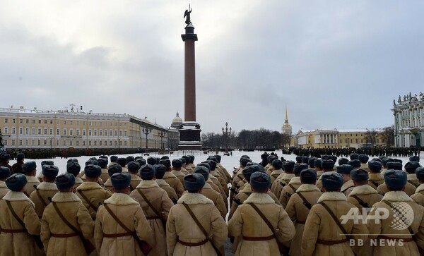 旧ソ連の暗い歴史「レニングラード包囲戦」のコメディー映画、ロシア世論を二分