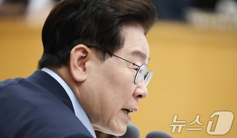11日、政府世宗庁舎で開かれた国務会議（閣議）で発言するイ・ジェミョン（李在明）大統領(c)news1