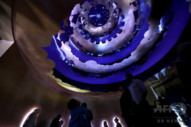 金色に輝くレバノンのXmasツリー、世界レベルの「美」