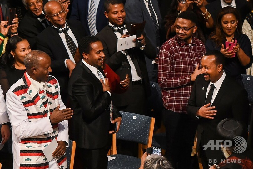 ノーベル賞授賞式 平和賞受賞のエチオピア首相が旧敵たたえる