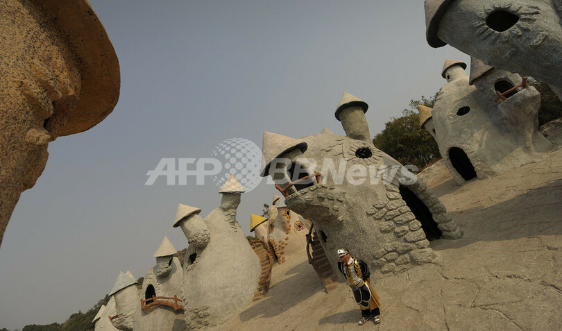 低身長の人びとによるテーマパークが人気、差別から解放の機会にも 中国