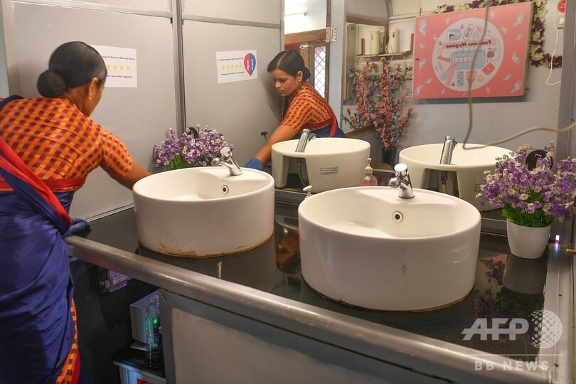 インド女性に朗報、清潔で安全な「移動式トイレ」 利用料は1回7円