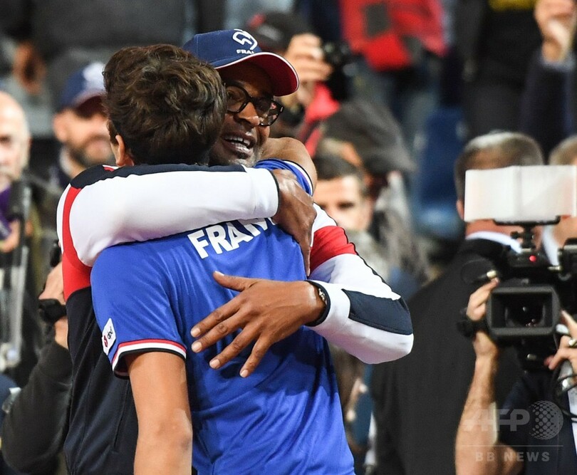 オーストラリアとフランスがデ杯決勝進出に王手