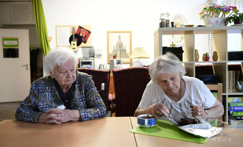 認知症改善に「共産主義時代」を再現、ドイツの高齢者介護施設