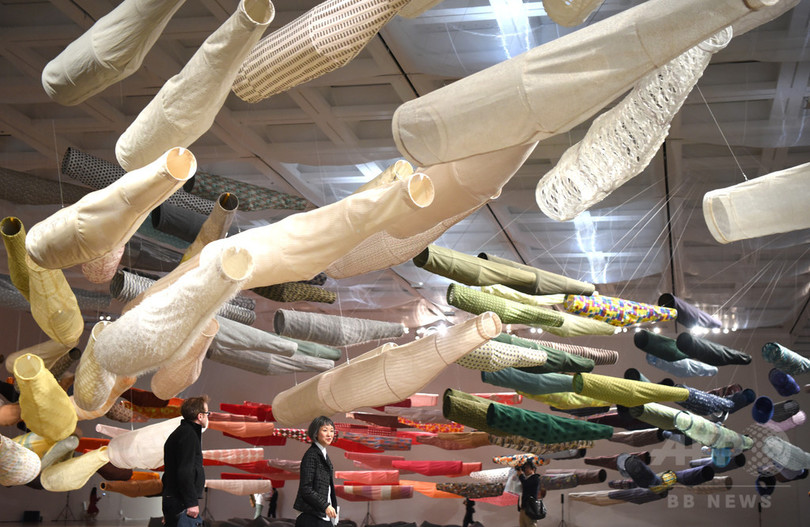 天井にこいのぼりのパレット 色とりどりの布とアートで表現 東京 国立新美術館 写真12枚 国際ニュース Afpbb News