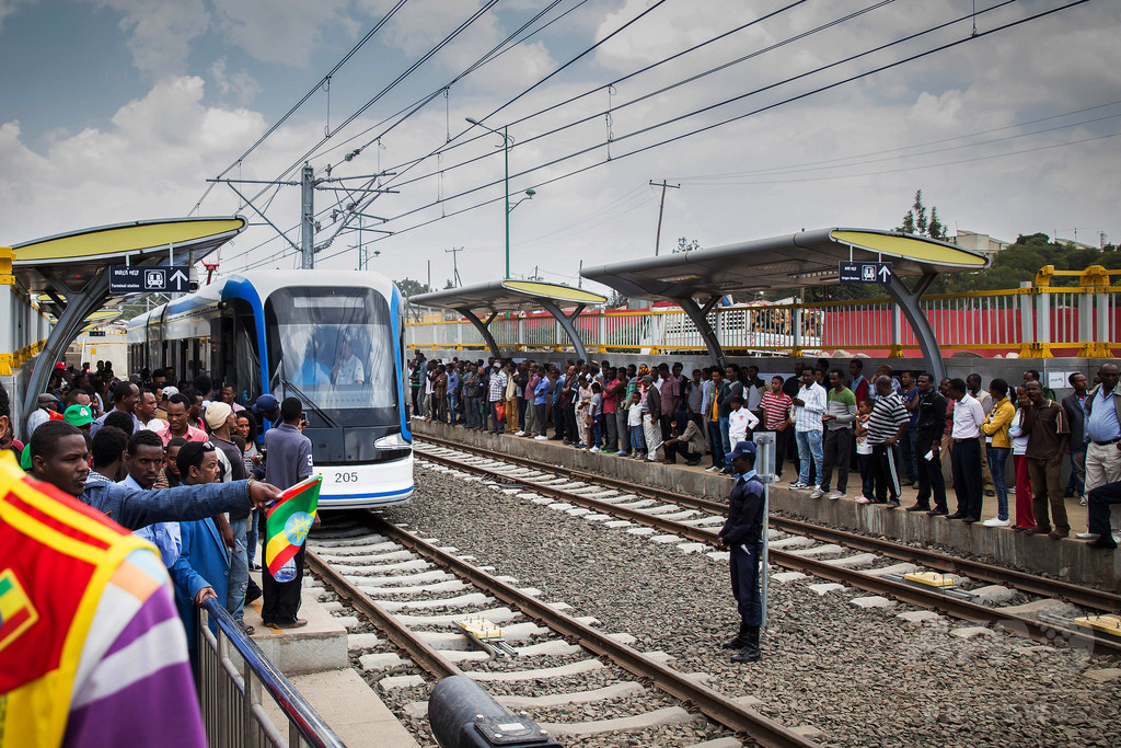 エチオピア首都で路面電車開業、中国の大規模な出資で完成 エチオピア首都で路面電車開業、中国の大規模な出資で完成