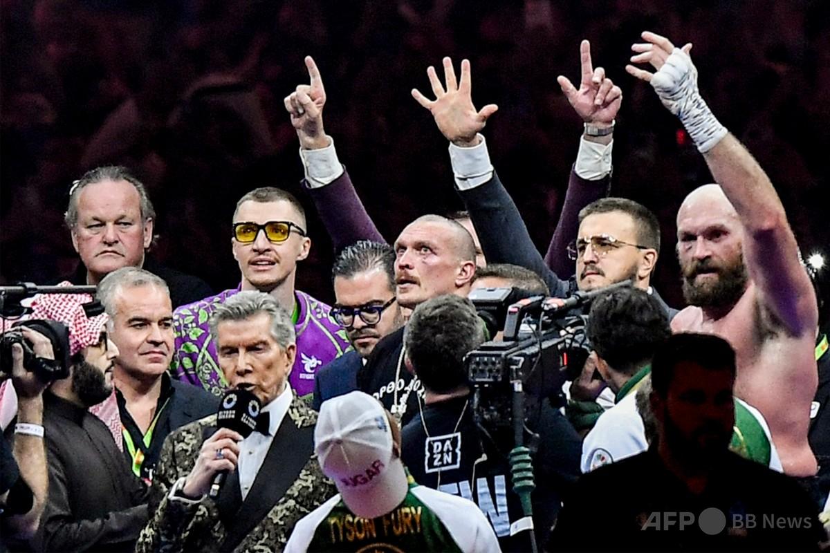 タイソン・フューリー直筆サイン入り2Lサイズ写真…WBCヘビー級王者 フューリーが再び引退表明 ボクシング元ヘビー級王者 写真4枚