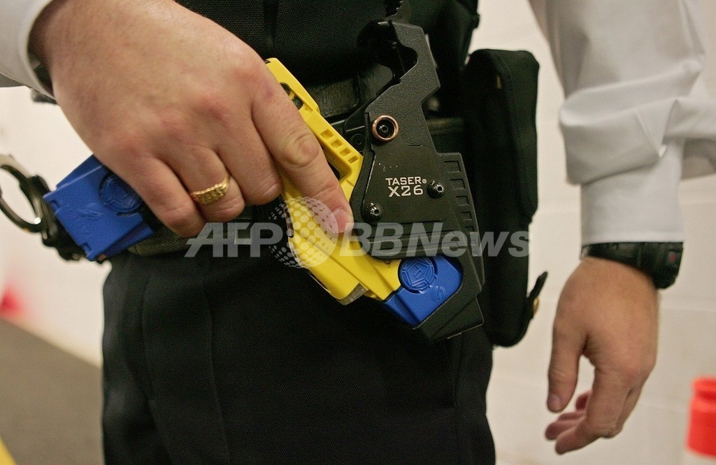 規律委員会、92歳の片脚切断者にテーザー銃等を使用した警官2人に過剰な武力行使と認定