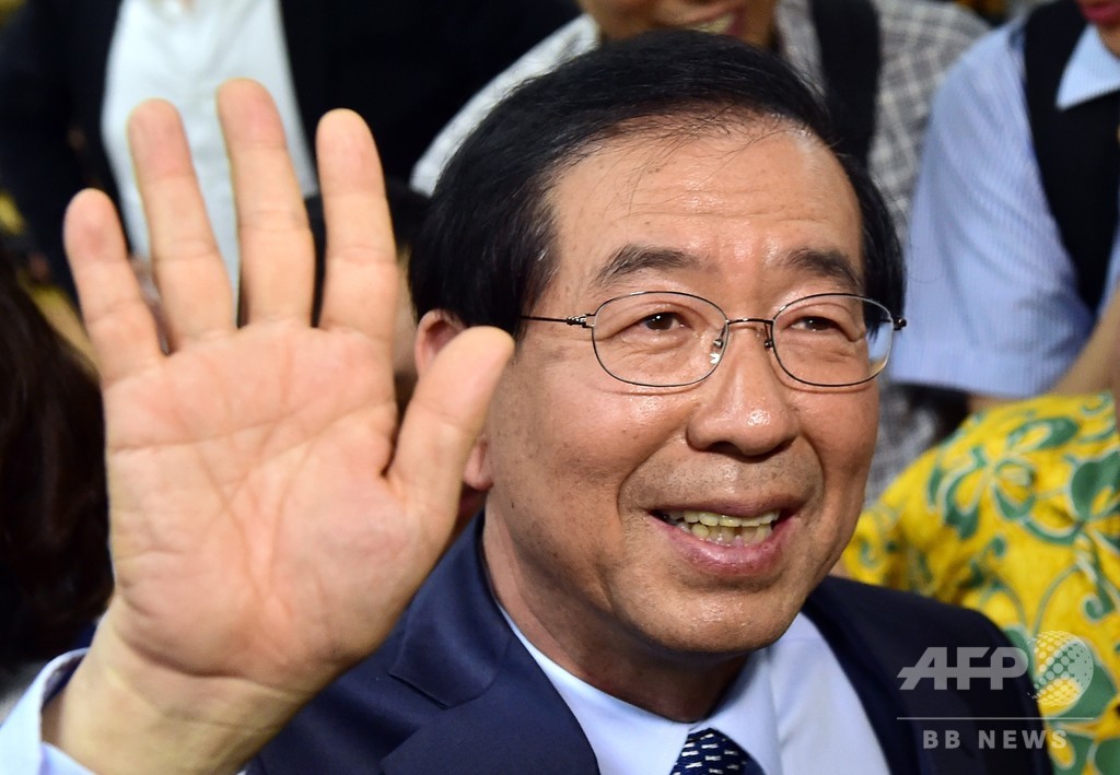 肖像画贈ったら政敵の顔だった…! 中国省長、ソウル市長に謝罪 肖像画贈ったら政敵の顔だった…! 中国省長、ソウル市長に謝罪