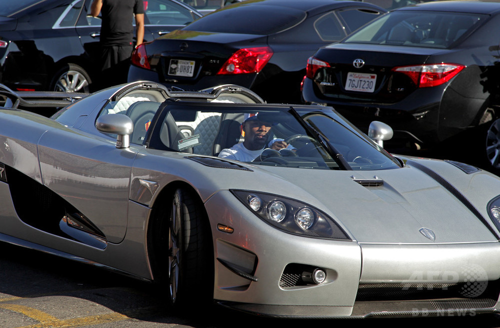 無敗王者メイウェザー、480万ドルの新車で練習場入り 写真8枚 国際
