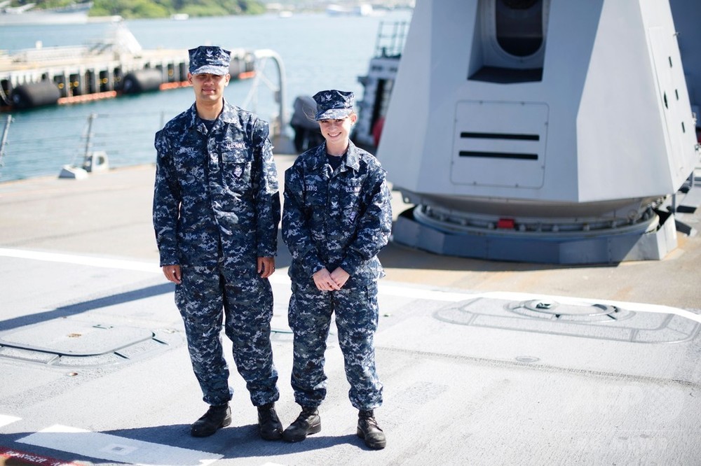 米海軍 不評の青い軍服を段階的に廃止 写真1枚 国際ニュース Afpbb News