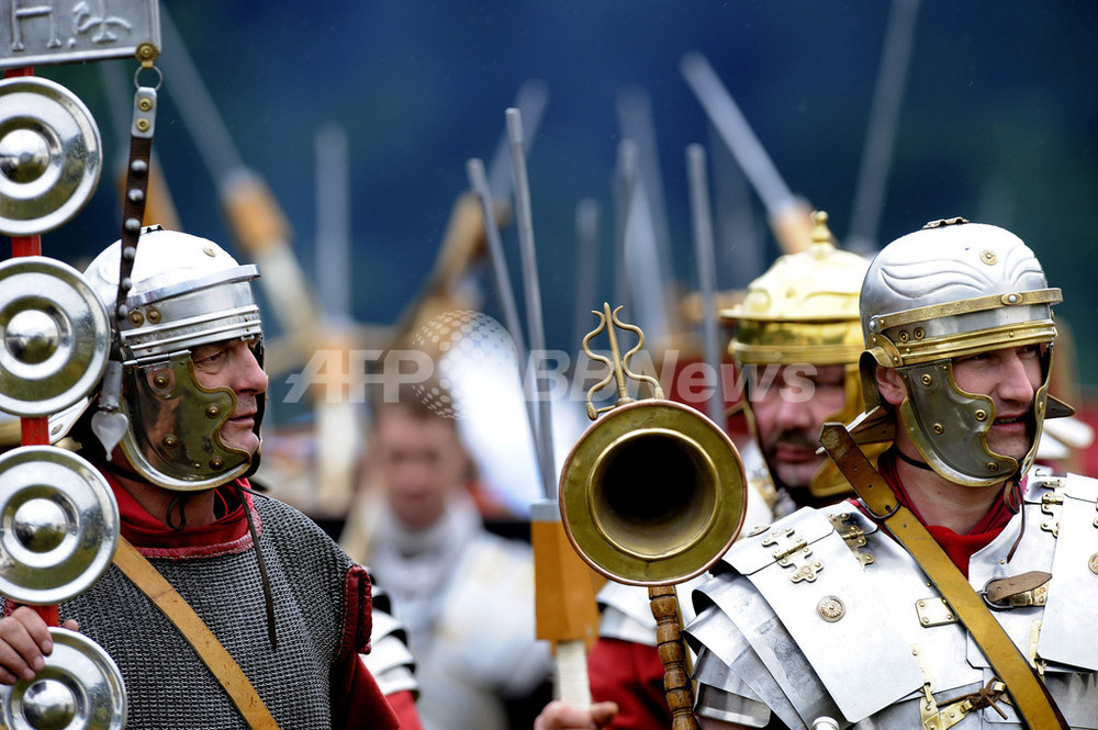 ローマ帝国とゲルマン民族の「トイトブルク森の戦い」を再現、ドイツ 写真13枚 国際ニュース：AFPBB News