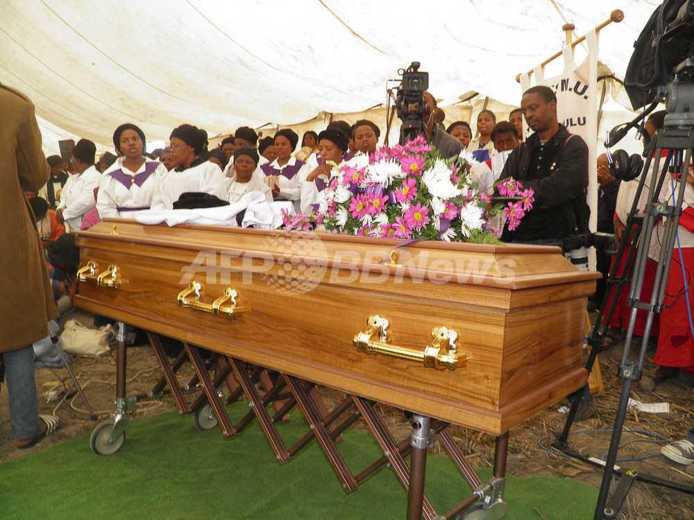 南ア鉱山争議事件に世論反発 労働者270人の 殺人罪 での起訴を一時取り下げ 写真3枚 国際ニュース Afpbb News