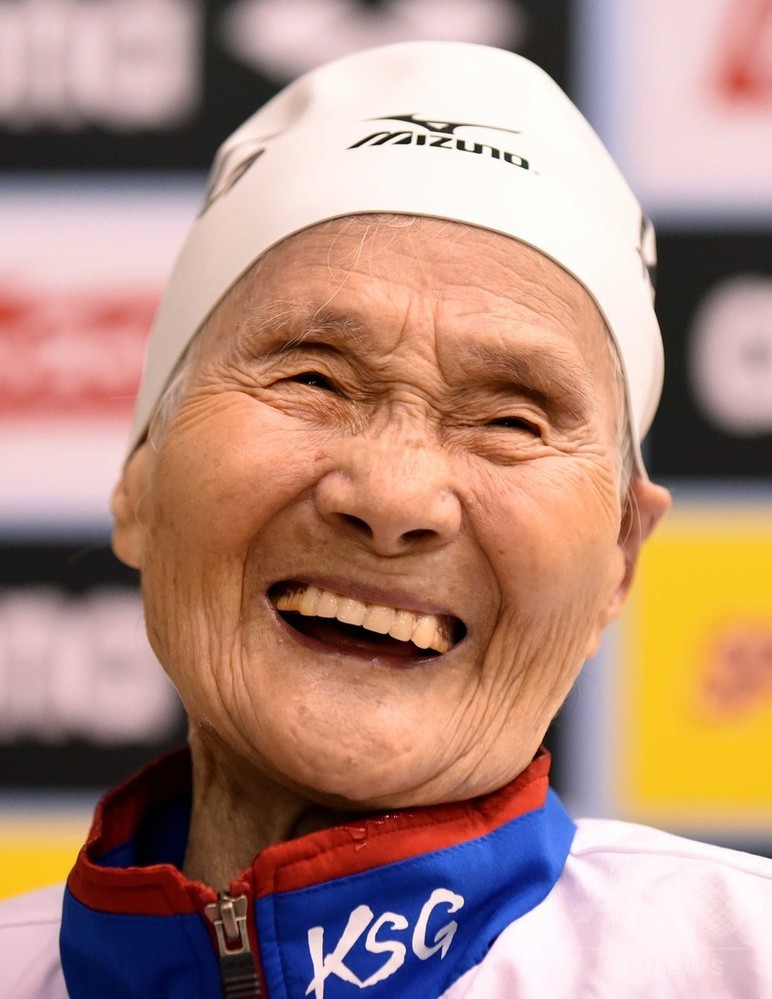 102歳のスイマー、長岡三重子さん さらなる高み目指す 写真8枚 国際