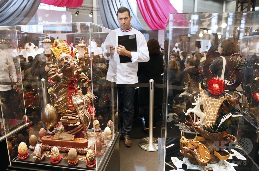 甘い芸術作品ズラリ、チョコの祭典 パリ