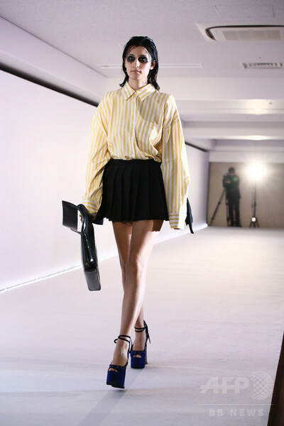 「ミキオサカベ」、レザーを使ったスペシャルファッションショー