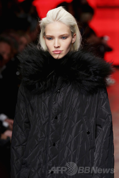 ＜14/15年秋冬NYコレクション＞DKNY