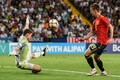 サッカーU-21欧州選手権決勝、スペイン対ドイツ。ゴールを決めるスペインのダニ・オルモ（右、2019年6月30日撮影）。(c)Miguel MEDINA / AFP