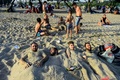 トルコ・イスタンブールのビーチで遊ぶ人たち（2017年7月2日撮影）。(c)AFP/YASIN AKGUL