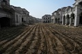 中国・瀋陽郊外で畑として耕された、建設途中のまま放置された開発プロジェクト「ステート・ゲスト・マンションズ」の土地（2023年3月31日撮影）。(c)Jade GAO / AFP