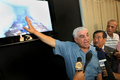 エジプト・カイロ（Cairo）で記者会見するザヒ・ハワス（Zahi Hawass）博士（2008年7月19日撮影）。(c)AFP/CRIS BOURONCLE