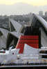 2008年2月23日、オーストラリアのシドニー（Sydney）に到着したクイーン・ビクトリア号（The Queen Victoria）。(c)AFP