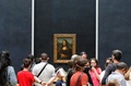 フランスのパリで、営業再開したルーブル美術館を訪れる人々（2020年7月6日撮影）。(c)FRANCOIS GUILLOT / AFP