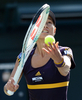 女子テニス、東レ・パンパシフィック・オープン（Toray Pan Pacific Open 2012）シングルス1回戦。サーブトスを上げるクルム伊達公子（Kimiko Date-Krumm、2012年9月24日撮影）。(c)AFP/TOSHIFUMI KITAMURA