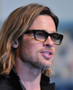 ブラット・ピット（Brad Pitt）主演の新作映画『マネー・ボール（Moneyball）』のジャパンプレミアが9日、都内で開催され、来日中のピットがアンジェリーナ・ジョリー（Angelina Jolie）とともに登場した。同作品は11日から全国ロードショーとなる。写真は、舞台あいさつを行うピット（2011年11月9日撮影）。(c)AFP/KAZUHIRO NOGI