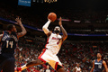 13-14NBA、マイアミ・ヒート（Miami Heat）対シャーロット・ボブキャッツ（Charlotte Bobcats）。得点を狙うマイアミ・ヒートのレブロン・ジェームズ（LeBron James、2014年3月3日撮影）。(c)AFP/Getty Images/NBAE/Issac Baldizon 