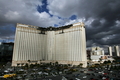 2008年1月25日、米ラスベガス（Las Vegas）で、火事で上層階が焼け焦げたモンテカルロ・リゾート・アンド・カジノ（Monte Carlo Resort ＆ Casino）。(c)AFP/Getty Images/Ethan Miller