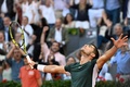 テニス、マドリード・オープン、男子シングルス準決勝。勝利を喜ぶカルロス・アルカラス（2022年5月7日撮影）。(c)Pierre-Philippe MARCOU / AFP