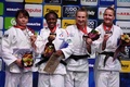 世界柔道選手権、女子63キロ級の表彰式に臨む田代未来（左）、クラリス・アグベニュー（左から2人目）ら（2019年8月28日撮影）。(c)CHARLY TRIBALLEAU / AFP