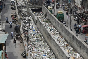 インド都市部、遅れる下水処理