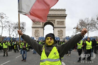 黄色いベスト」運動、仏経済に大打撃 小売りや観光にも影響 写真