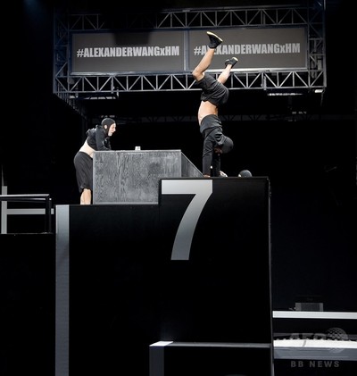 Alexander Wang × H＆M、ニューヨークで発売記念イベント開催