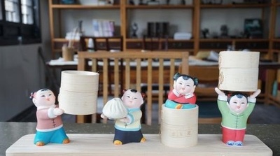 特産の泥人形作りで夢を追う30代の若手職人夫婦　中国・無錫